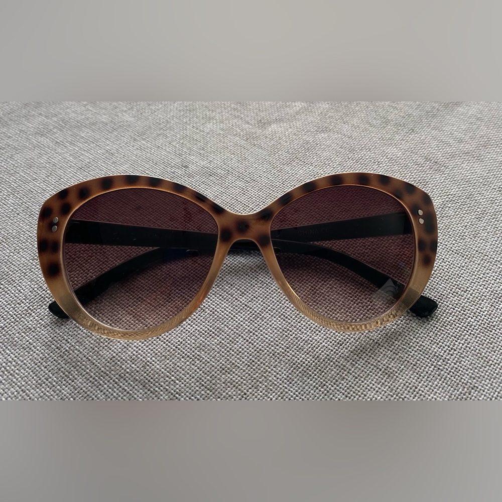 Women’s Leopard Print Brown Cat-eye Sunglasses